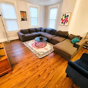 Apartment 3 Bedroom - Off Street Parking - Amazing View Nearby, Pittsburgh