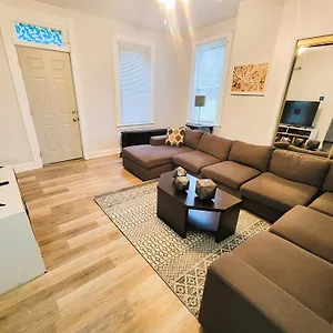 Apartment 2 Bedroom - Off Street Parking - Amazing View Nearby, Pittsburgh